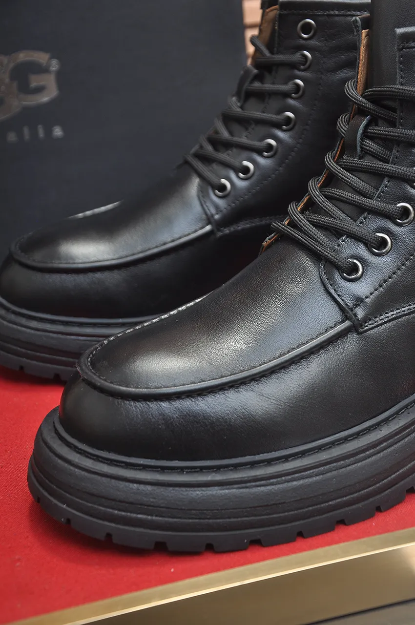 Men's shoes 💰680💶【UGG】(full genuine wool lining) Please pay attention to the quality of the original order and compare the thickness of the wool 🏮🏮Hot style Martin boots from Australia's warm luxury brand men's shoes, official website synchronization, Beckham men's style..., made of imported top-layer waxed cowhide, waxed toe box, Australian real wool velvet lining Carefully sewn...Imported rubber Martin boots outsole (comfortable, soft and wear-resistant). I really like the quality...Exquisite workmanship, you can't put it down once you see it. Code number 39-44
